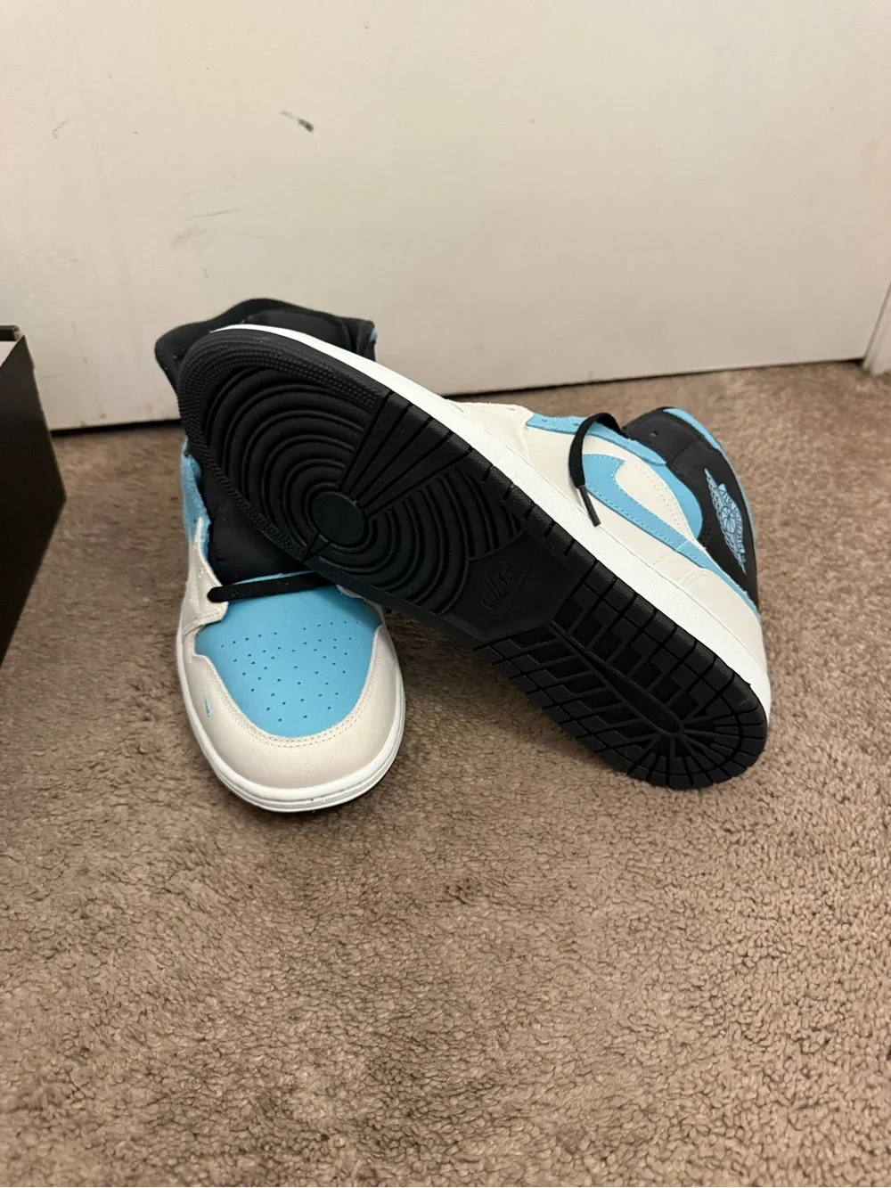 Jordan 1 Mid SE High-Top Sneakers in Light Blue, White & Black Mens Size 12